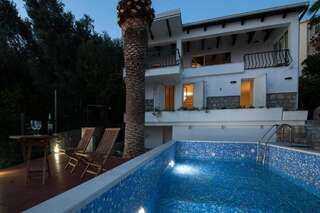 Виллы Villa Mia Свети-Стефан Вилла с собственным бассейном-3